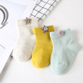 Chaussettes pour enfants en été nouvelles chaussettes pour bébé en maille de dessin animé mince chaussettes pour bébé nouveau-né en coton sans os en gros